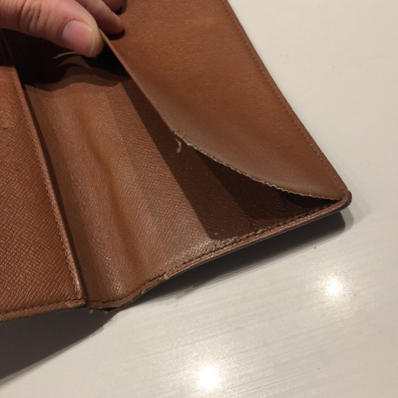 AUTHENTIC ✔️ Louis Vuitton Wallet - Purchased from Tradsey - Picture 5 of 10